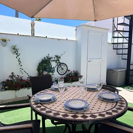 Pirata Sea Front Holiday home *